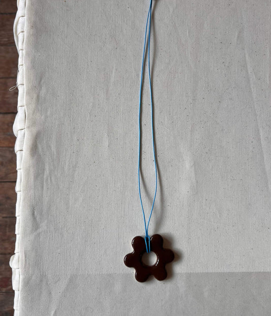 Flower necklace - brown