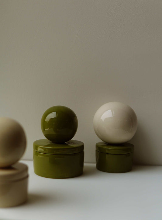Medium ceramic box 'BOULE' in milk and olive colors, aesthetic handmade design for keepsakes.