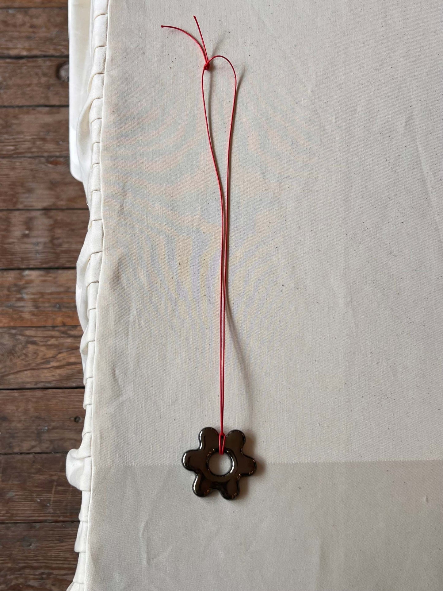 Flower necklace - metal