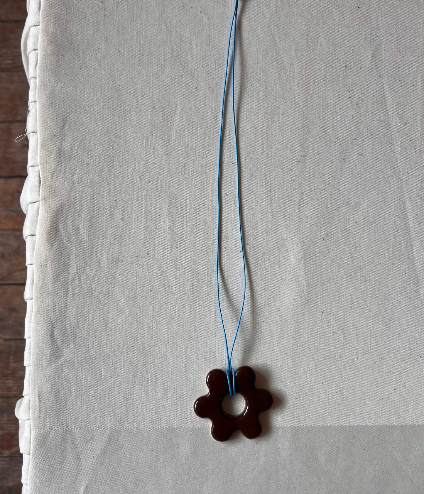 Flower necklace - brown