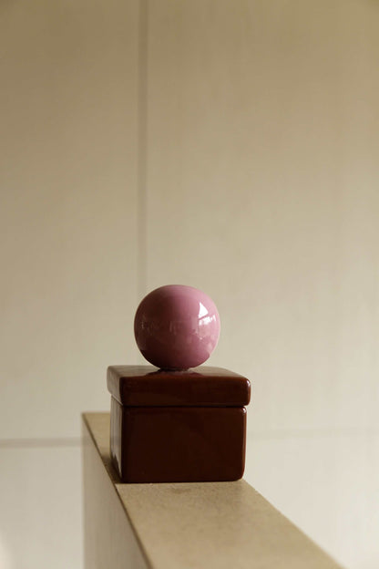 Ceramic box 'BOULE' in square shape with cherry and sorbet colors, perfect for keepsakes.