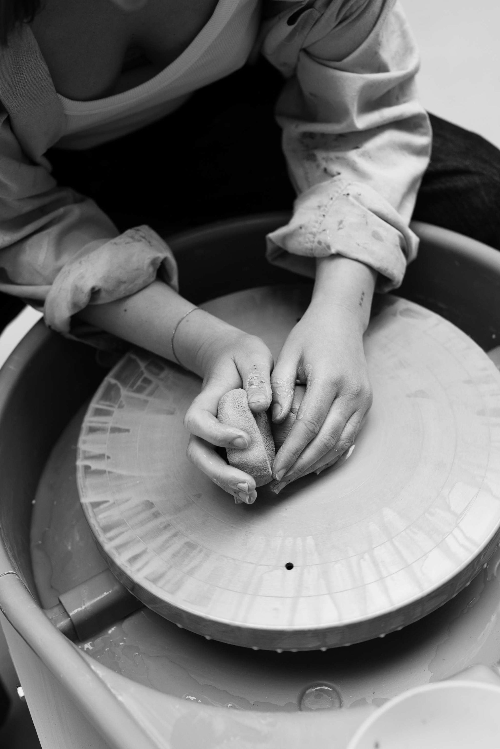Private throwing wheel lesson in progress at Weesp atelier.