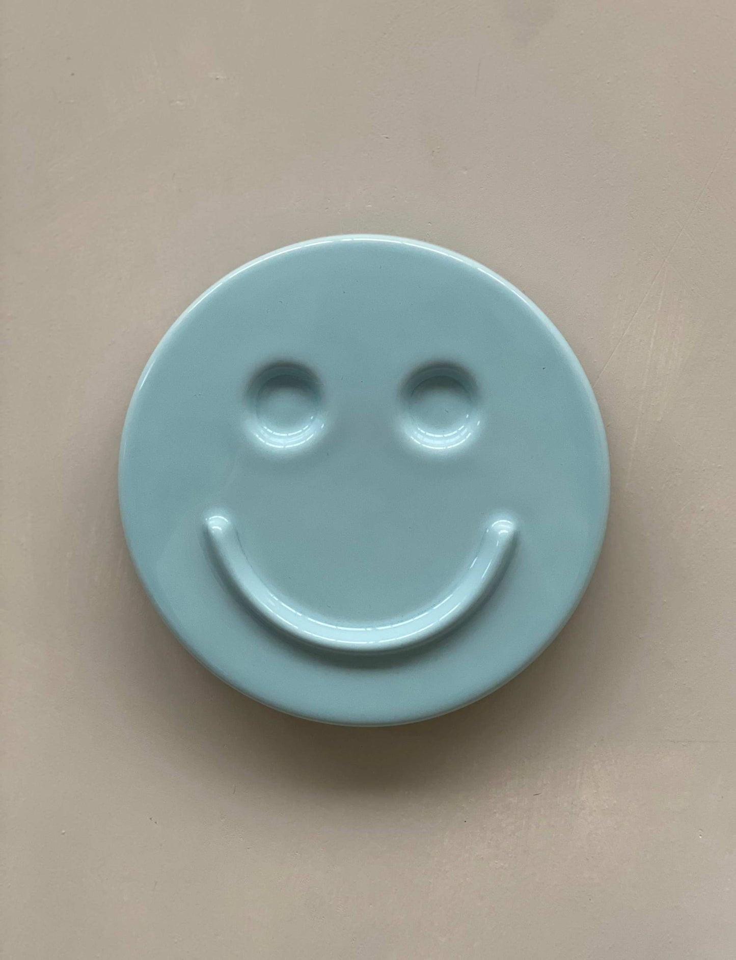 Set of 3 Happy ceramics, handcrafted with glazed finish.