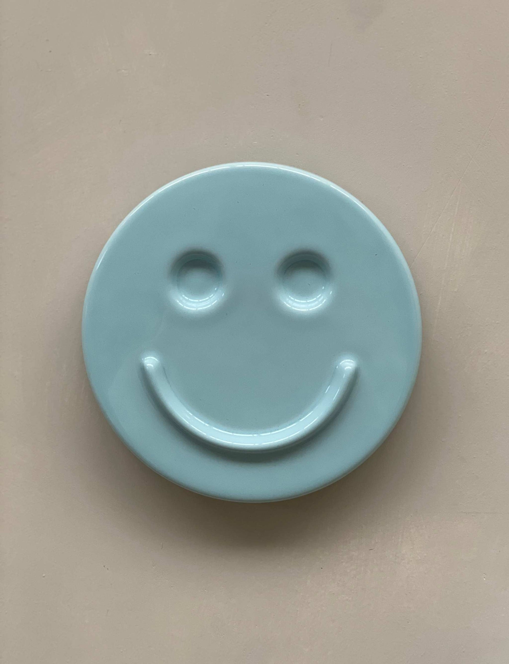 Set of 3 Happy ceramics, handcrafted with glazed finish.