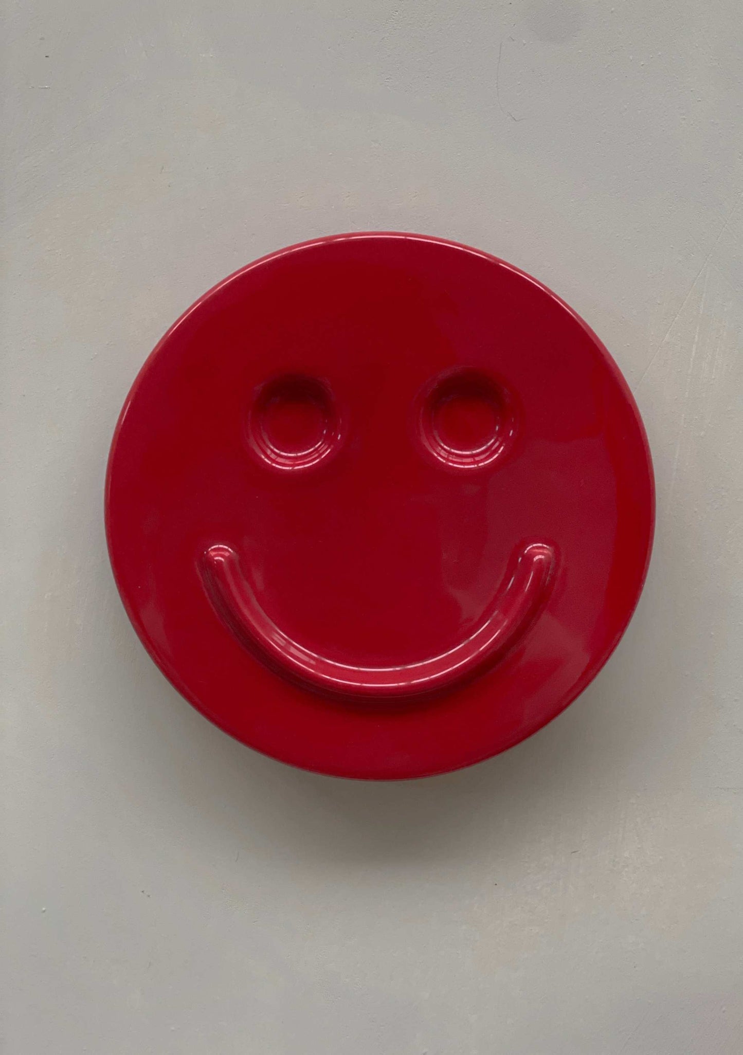 Set of 3 handcrafted 'HAPPY' ceramics in vibrant red, perfect for gifts or decor.