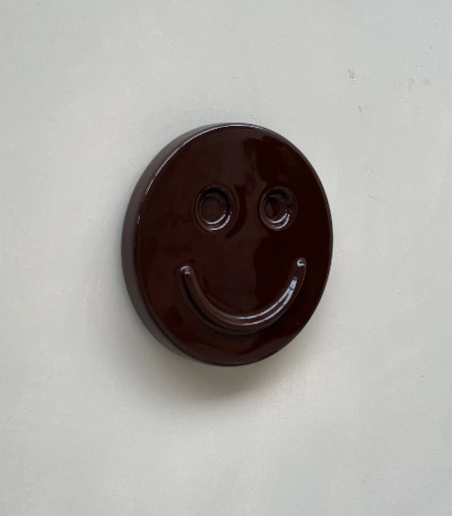 Eggplant SMILE ceramic artwork by Edith Beurskens, handcrafted and glazed.