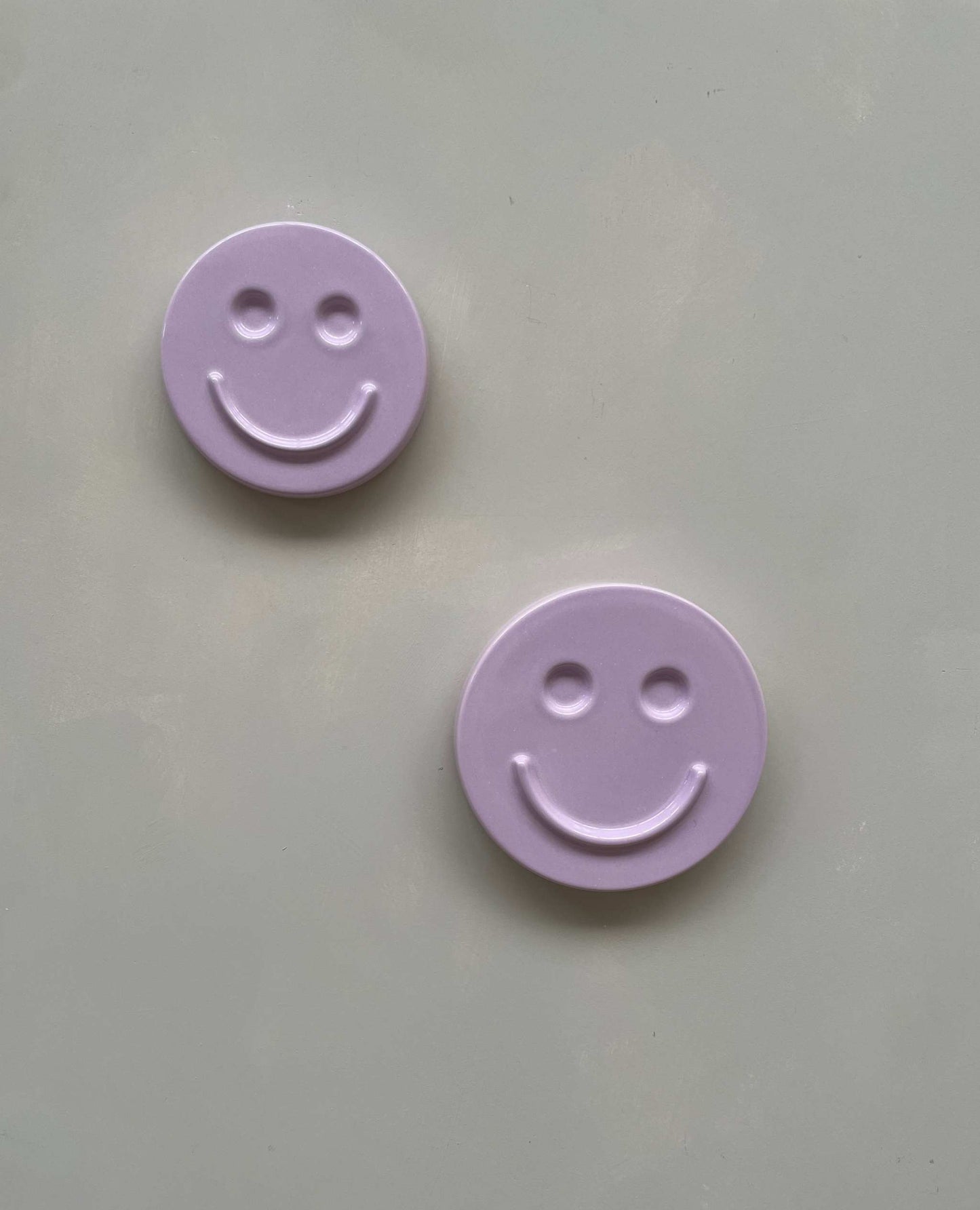 Orchid 'HAPPY' ceramic artwork with smiley faces, handcrafted by Edith Beurskens.