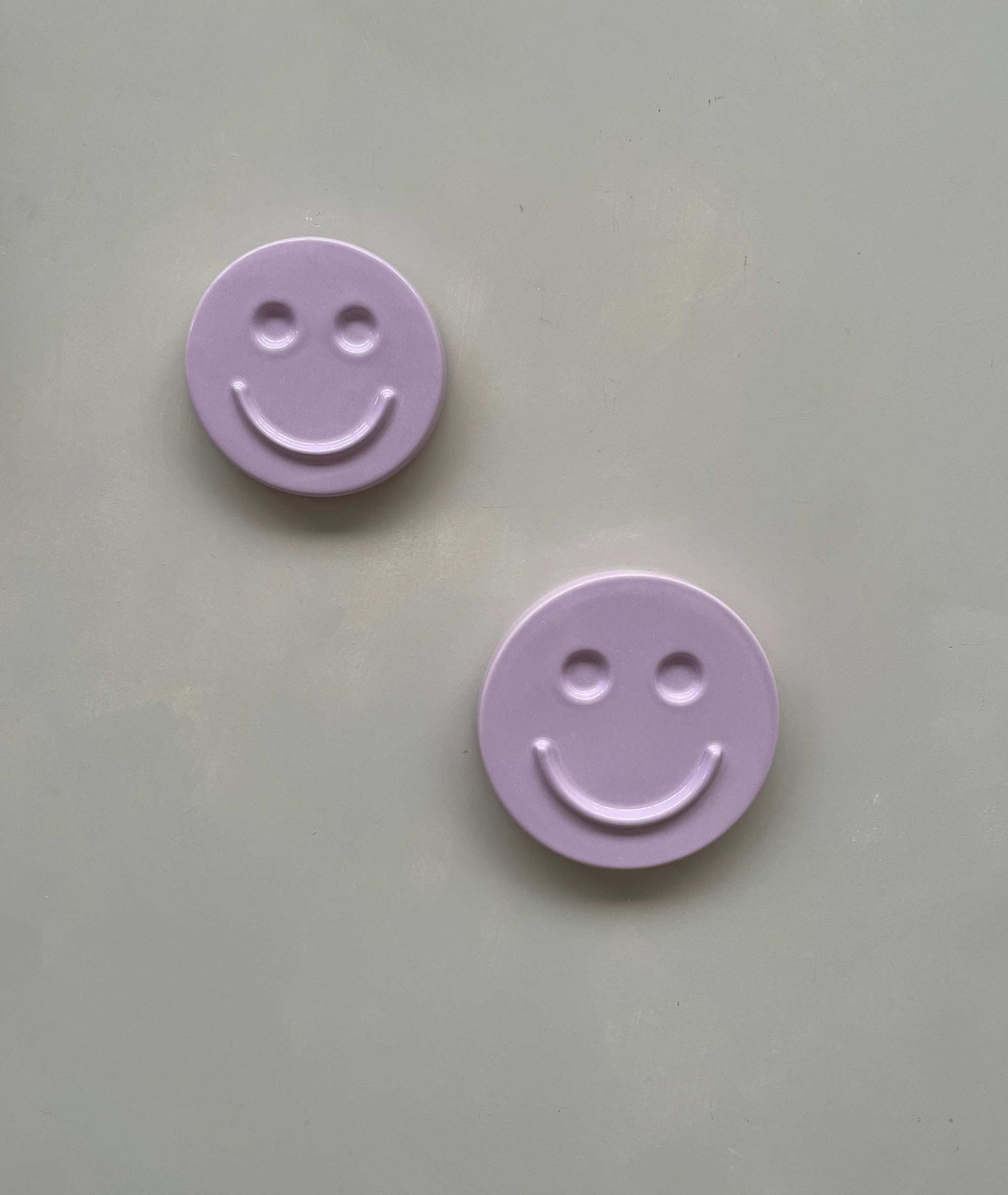 Orchid 'HAPPY' ceramic artwork with smiley faces, handcrafted by Edith Beurskens.