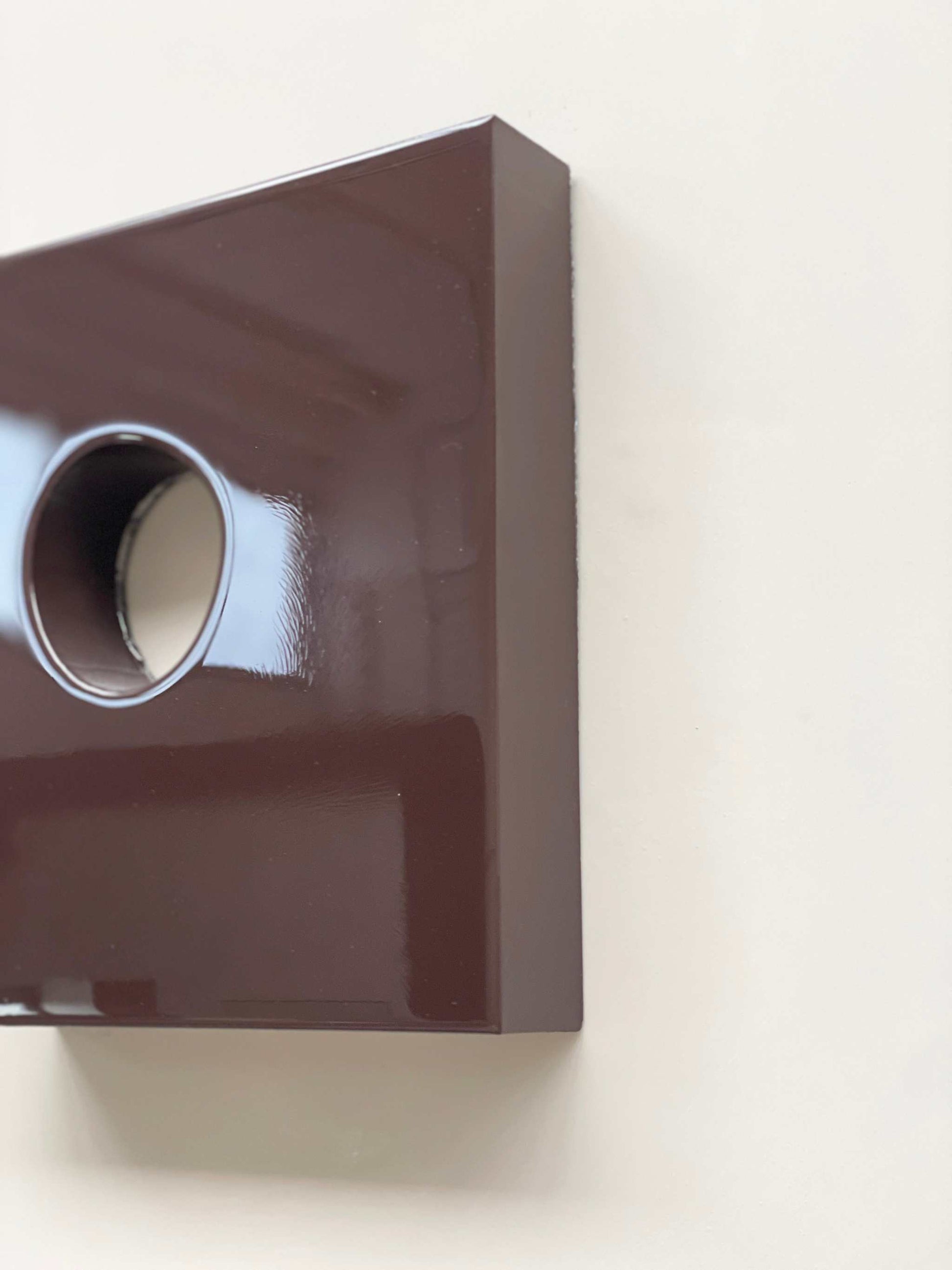 HOLE-IN-ONE - EGGPLANT artwork made from biodegradable PLA, featuring eco-paint and resin finish.