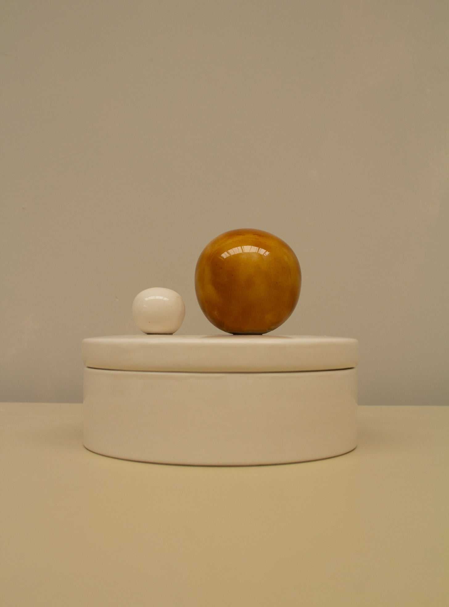 Set of five handmade ceramic 'BOULE' boxes in Cognac 03, designed for jewelry and keepsakes.
