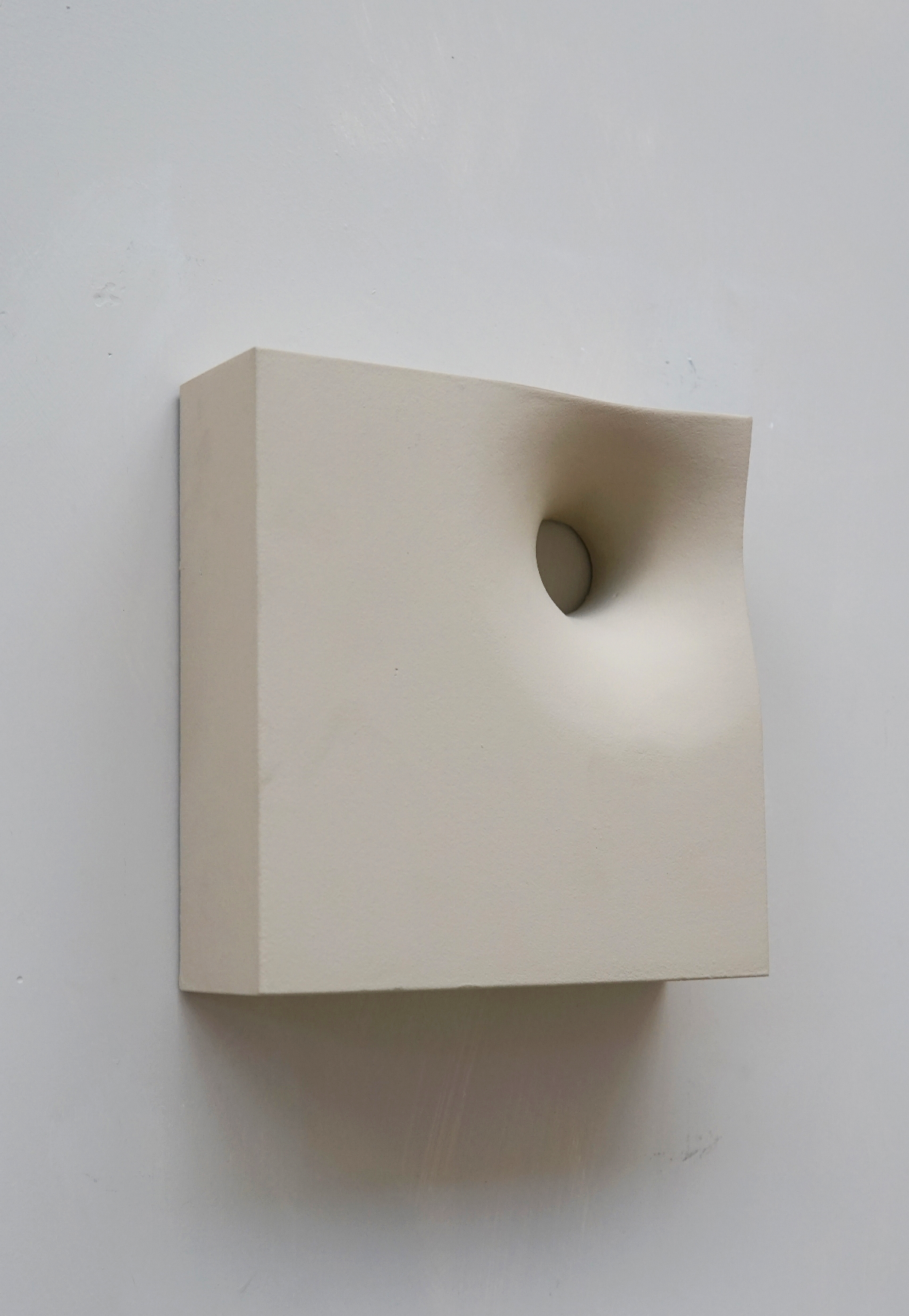 GOAL - Cotton Yellow artwork from the PLAY collection, made of biodegradable PLA with eco-paint and resin finish, 20x20 cm.