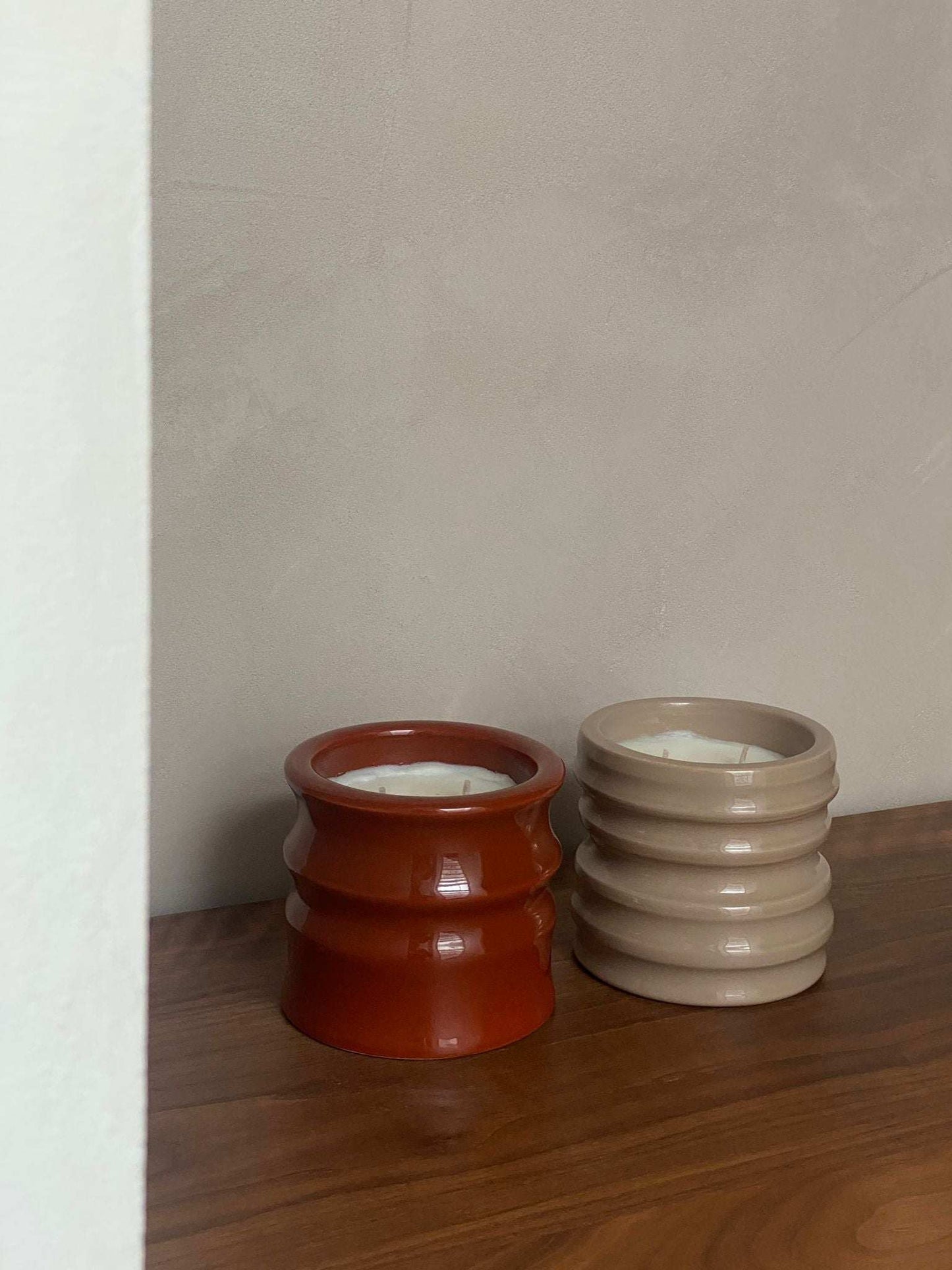 Scented candles in ceramic holders from the Shape 01 collection, featuring designs by Edith Beurskens.