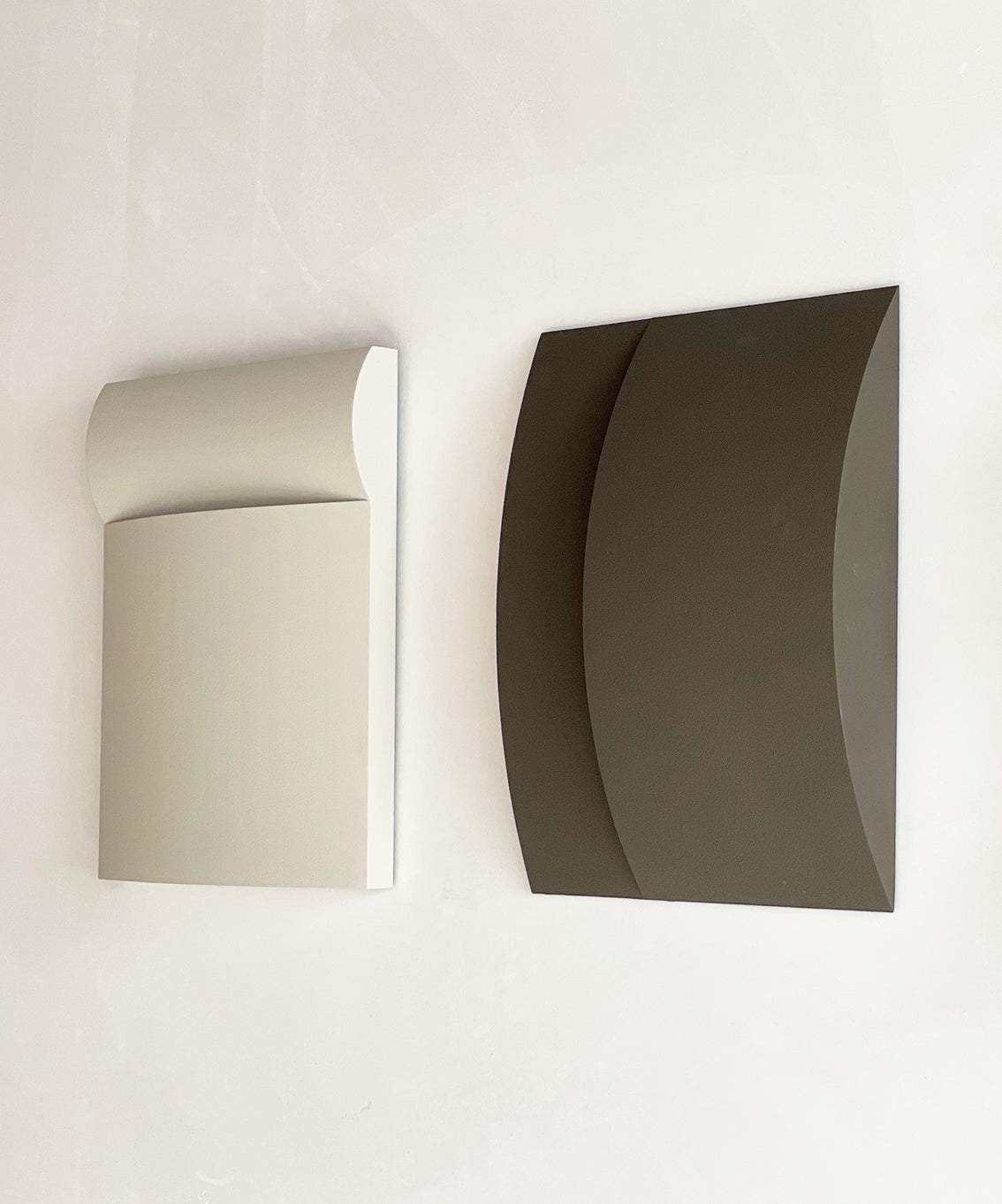 Hand-crafted 22.09 Ibis wall sculptures made from biodegradable PLA with sand texture and eco-paint finish.