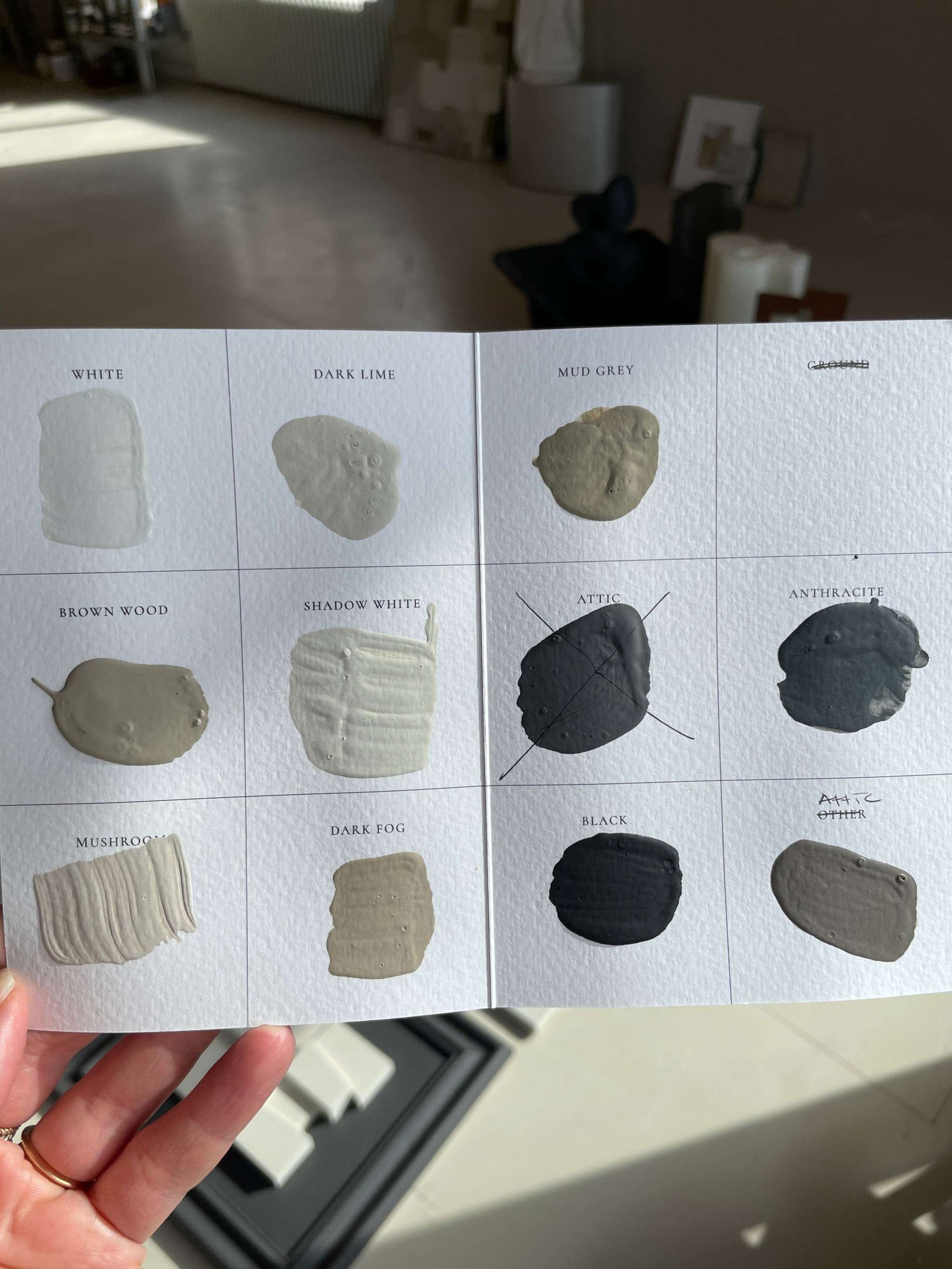 Color swatches for personalized canvas prints with eco-friendly PLA materials.